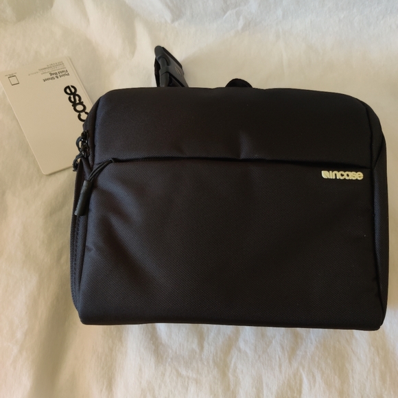 incase point and shoot field bag